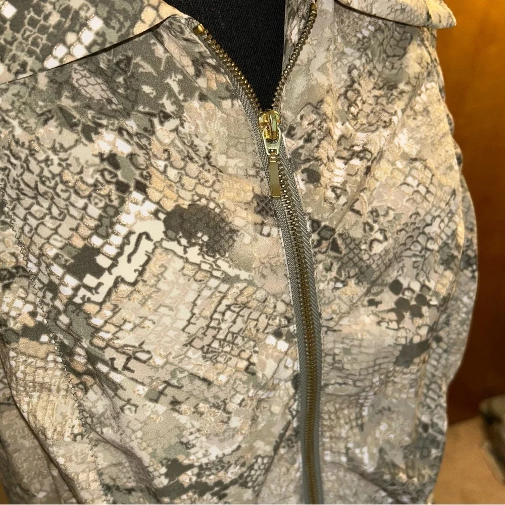 Chico’s Zenergy green gold snakeskin print zip up vest size 1 (M) pockets